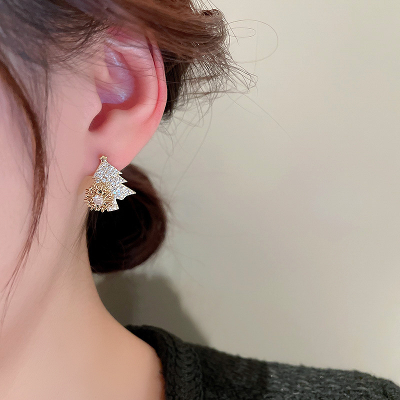 Retro Snowflake Copper Inlay Zircon Earrings 1 Pair