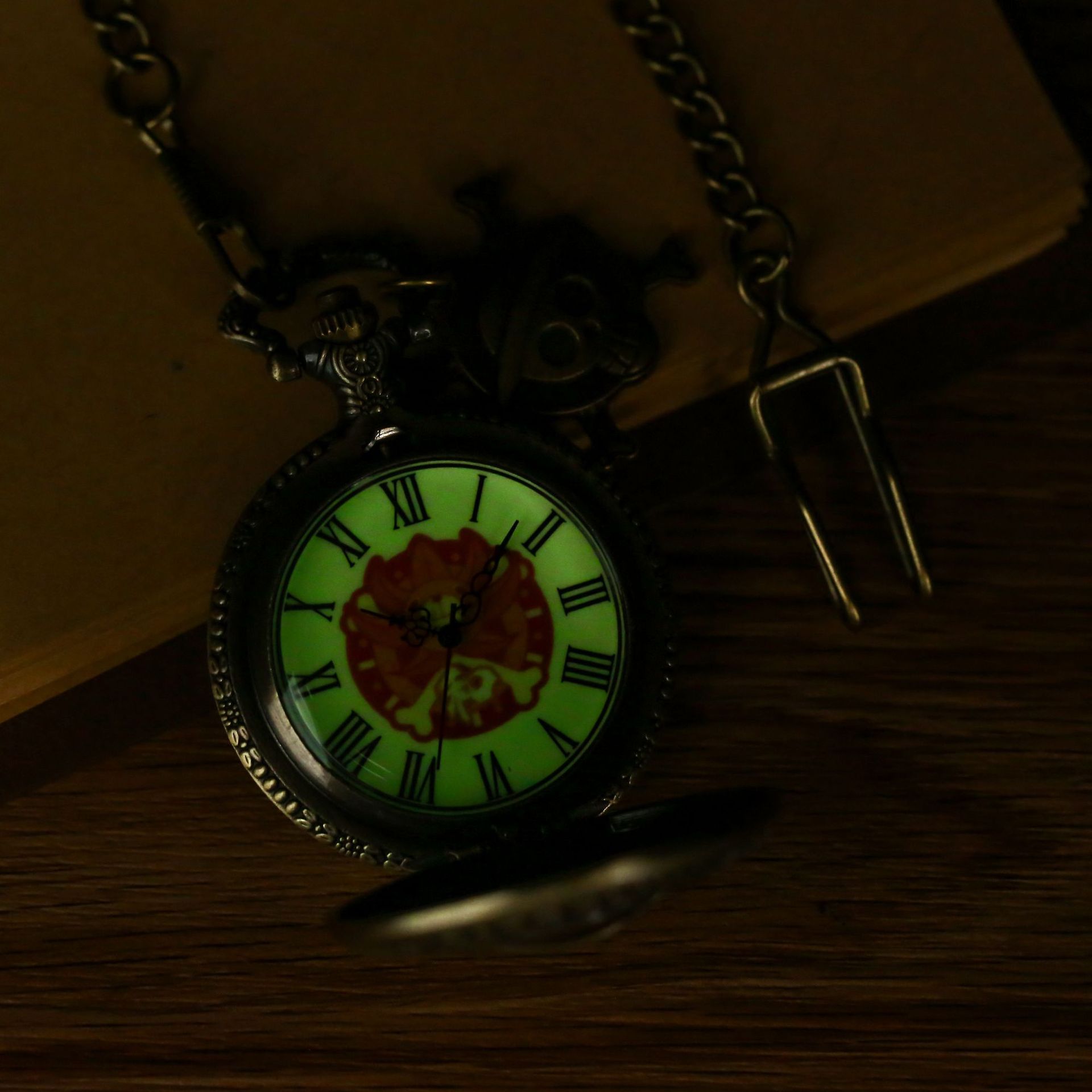 Retro Pocket Watch Hot Selling Bronze One Piece Luminous Skull Pendant Creative Flip Necklace Old-Fashioned Pocket Watch