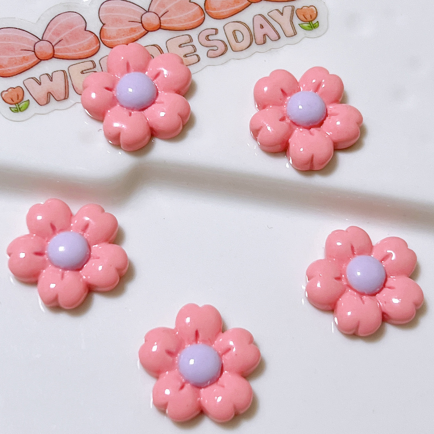 Accesorios de joyería de resina DIY caliente al por mayor brillante flor de cerezo jalea color accesorios para el cabello hecho a mano crema pegamento materiales hechos a mano