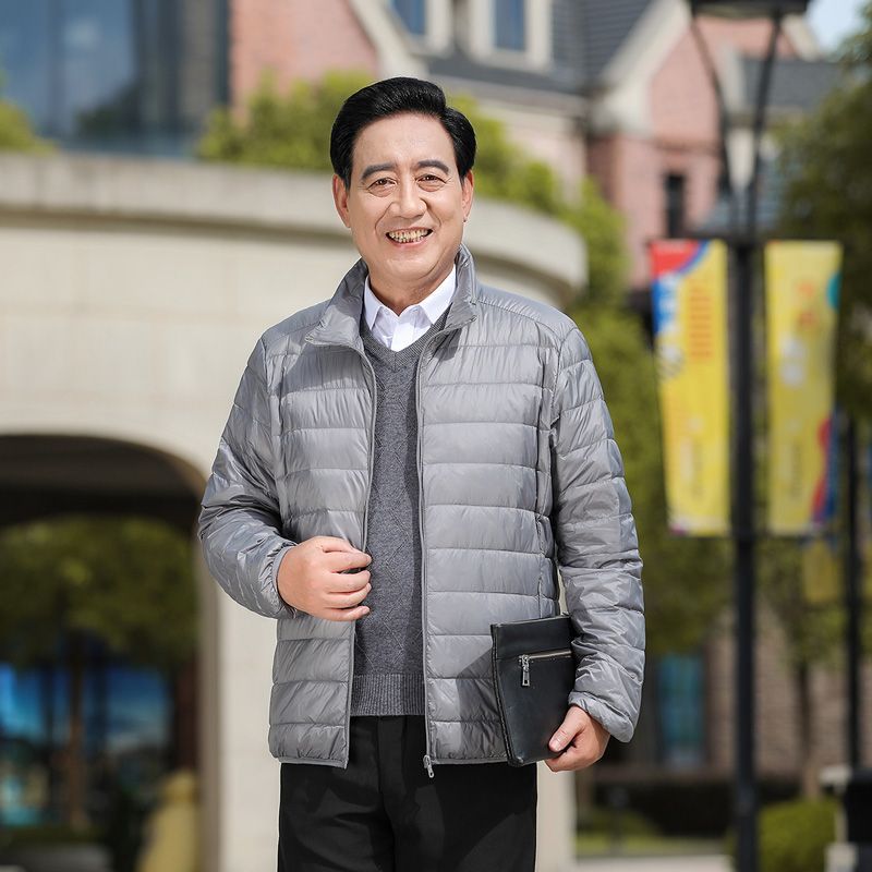 Transfronterizo Tik Tok nuevo chaqueta de plumón ligera hombre de mediana edad padre vestido de cuello corto chaqueta de invierno grande moda