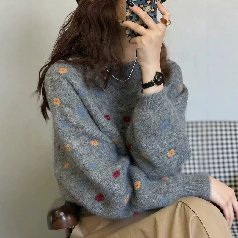 Korean-style autumn and winter jacquard round-neck pullover sweater for women, loose and soft floral knit base shirt, casual style top for women Korean-style autumn and winter jacquard round-neck pullover sweater for women, loose and soft floral knit base shirt, casual style top for women
