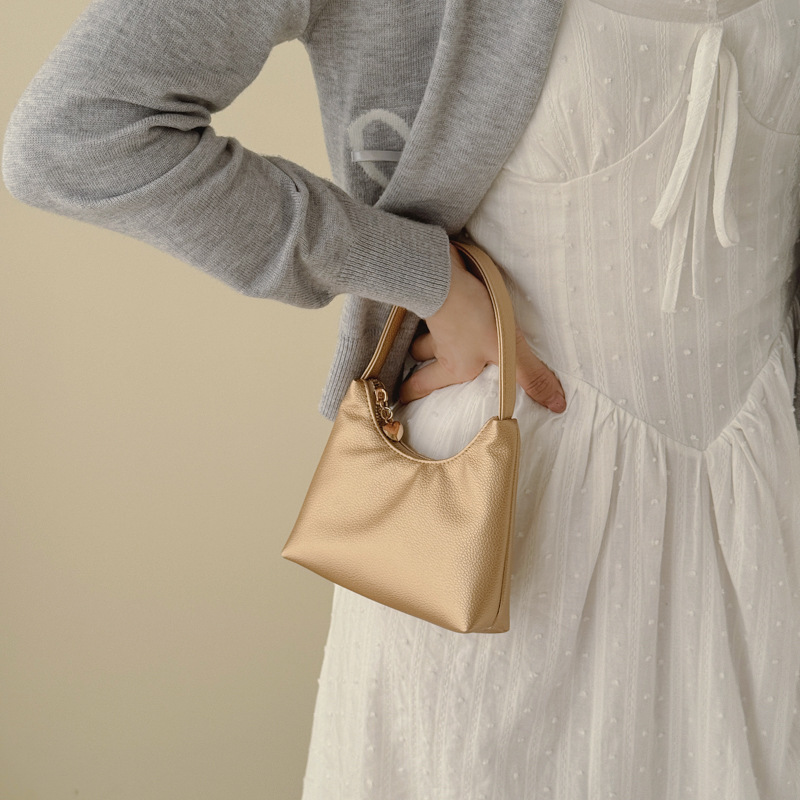 Nuevas bolsas de niños transfronterizas, bolsas de cambio de moda coreana de litchi para hombres y mujeres, bolsas de media luna de color sólido.