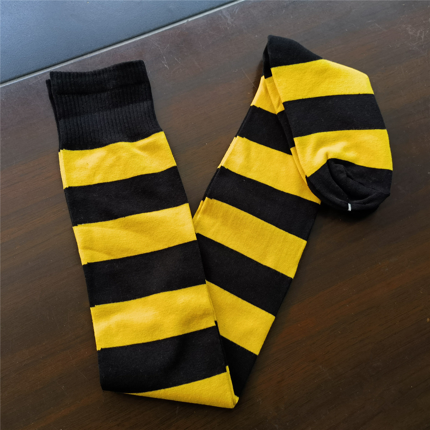 Primavera y otoño algodón negro y blanco azul colorido rayas sobre la rodilla medias Calcetines de muslo alto cos calcetines de mujer al por mayor moda calcetines ins