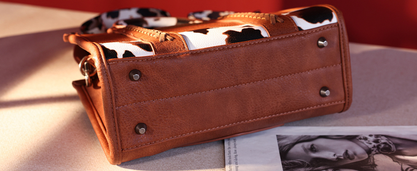 Women's Medium Pu Leather Cow Pattern Solid Color Streetwear Sewing Thread Square Zipper Handbag display picture 25