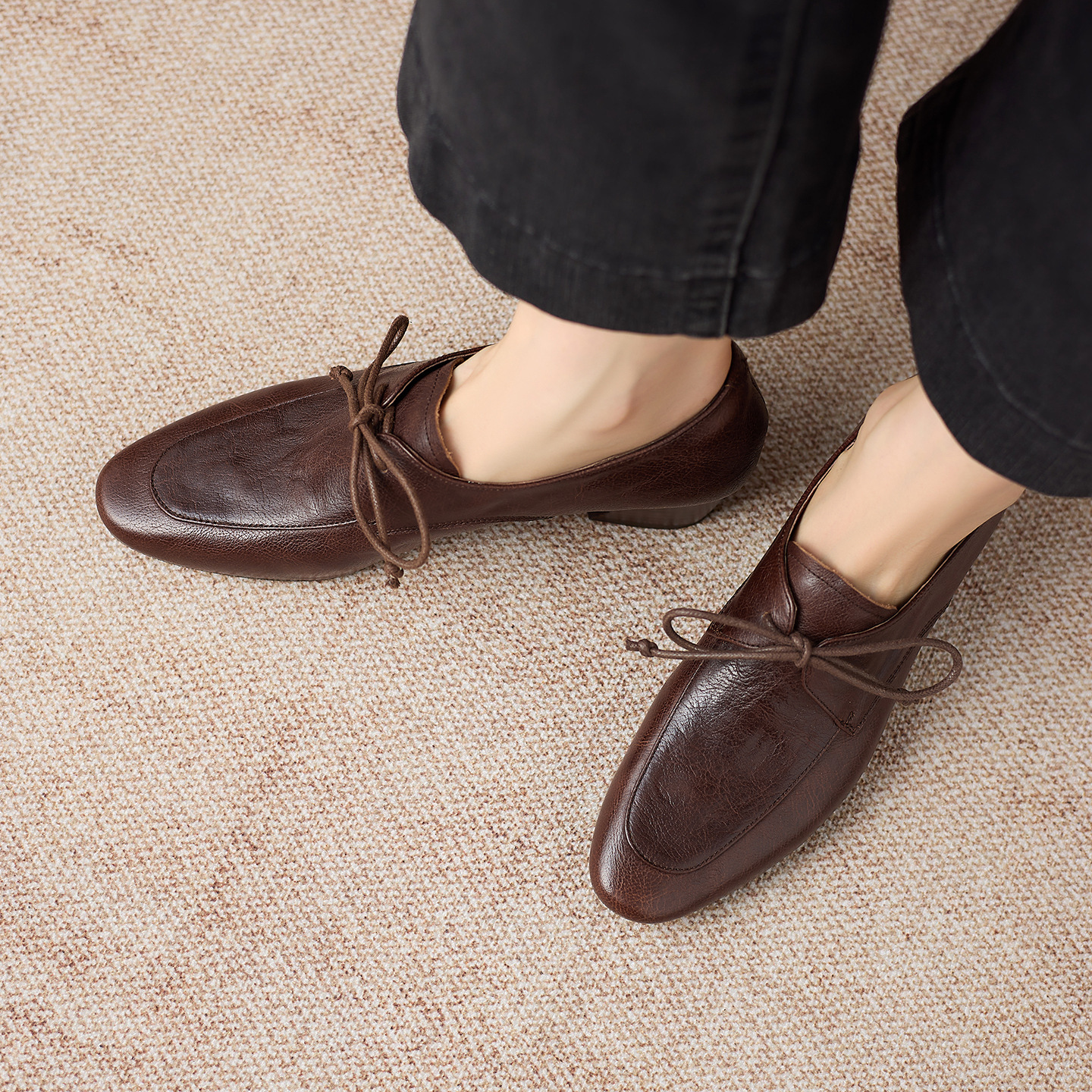 Giày da nữ kiểu Anh buộc dây mũi nhọn gót vuông 4 cm — màu nâu