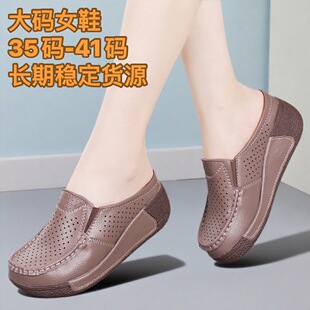 �羳�ļ���aŮ���Ϻ���U�ն���ЬţƤ���e�¸����^����Ь����Ь