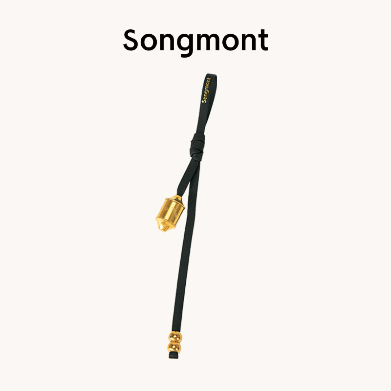 Hay un tubo giratorio de pino, piedra, semillas de Bodhi, calabaza, taza de alivio de preocupaciones