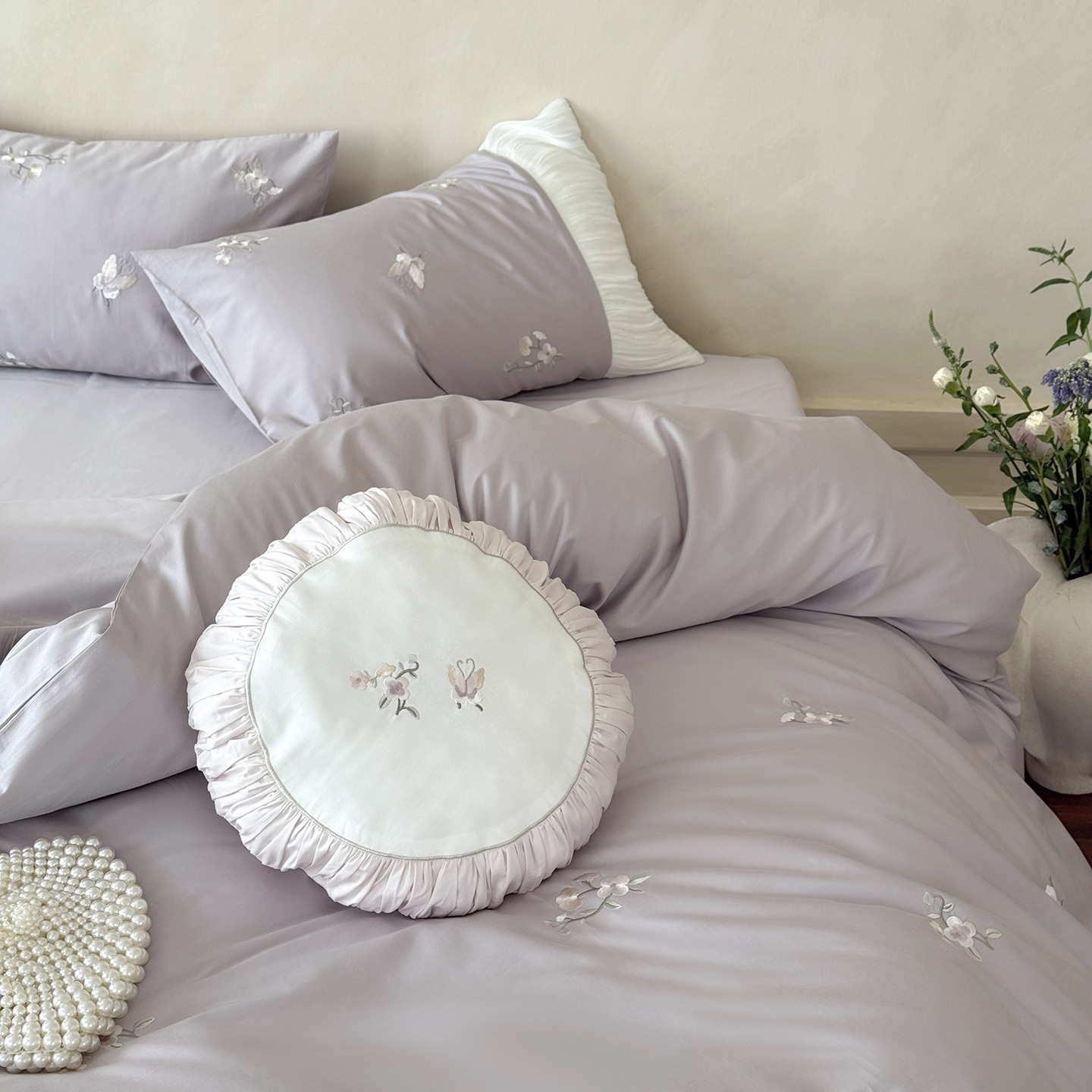 Elegant Embroidered Four-piece Cotton Bedding Set For Bedroom_voghion.com