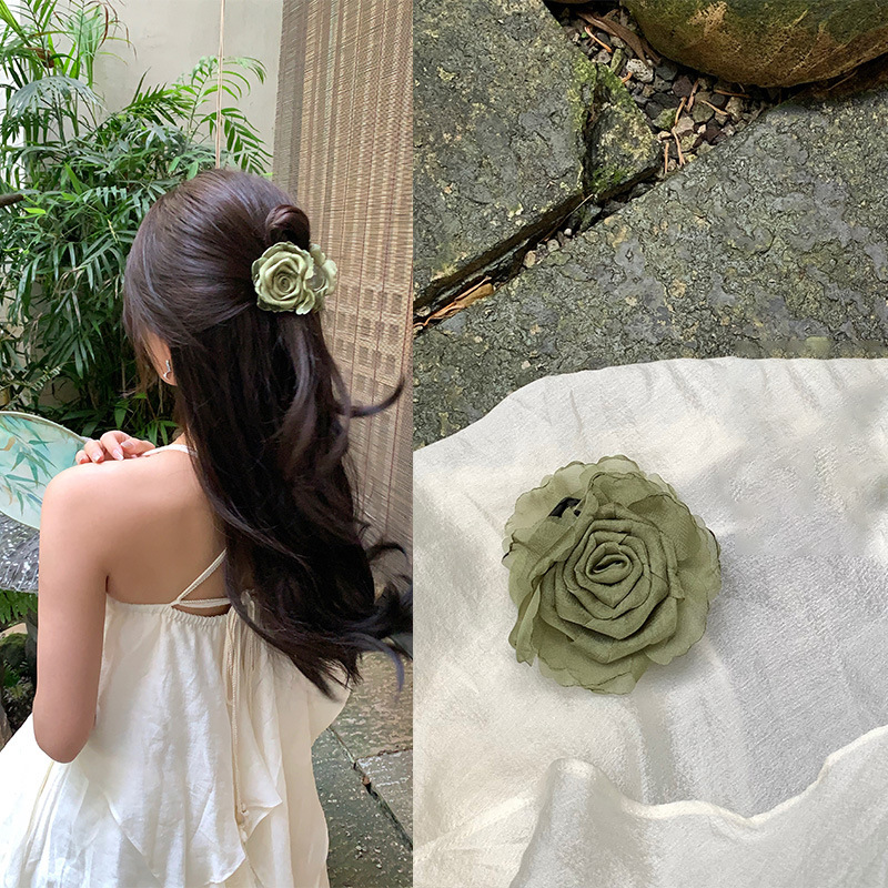 乾燥したバラはフランスの花を挟んで髪を挟みます。|undefined