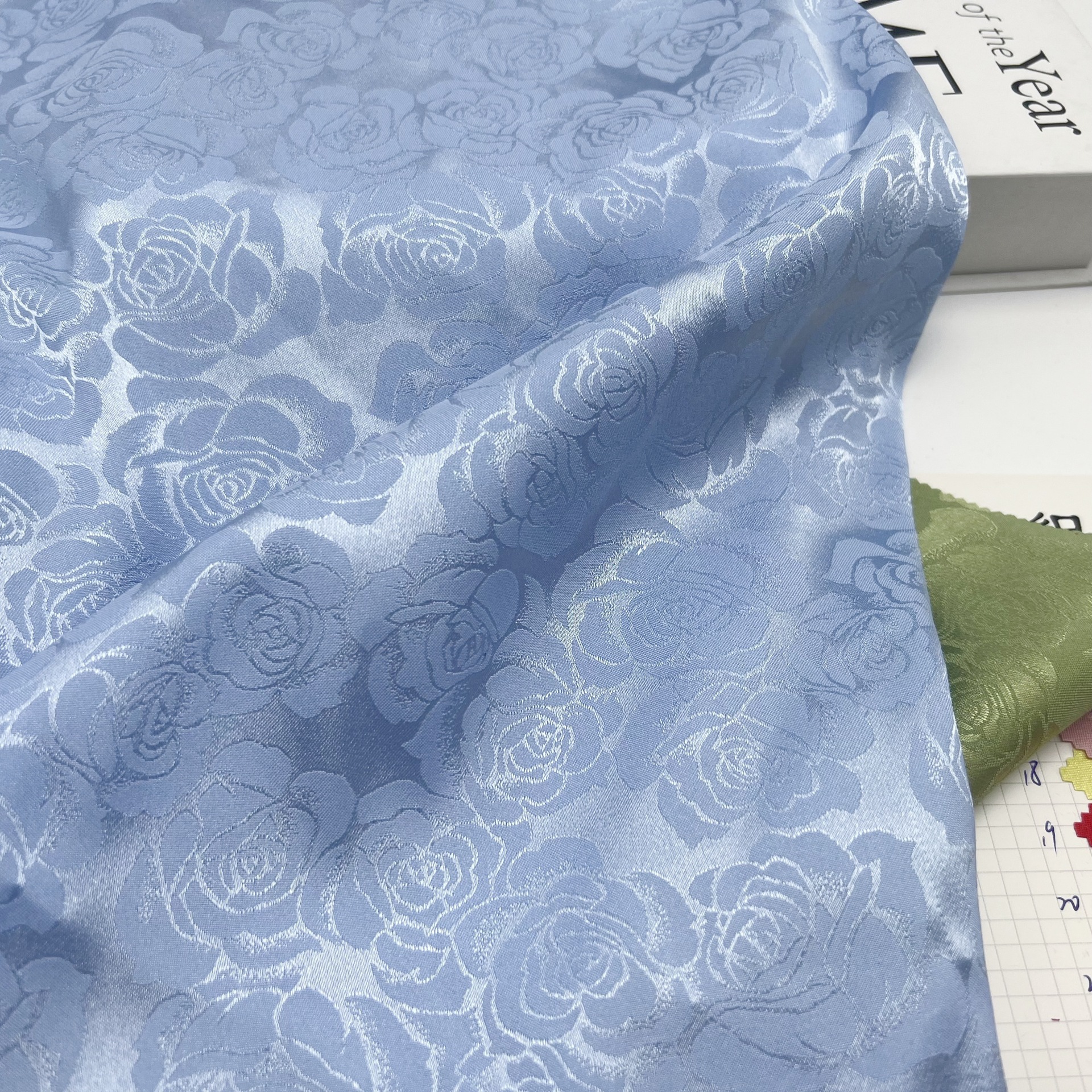 中国风夏季提花布 弹力色丁亮光玫瑰花 染色旗袍睡衣汉服女装面料