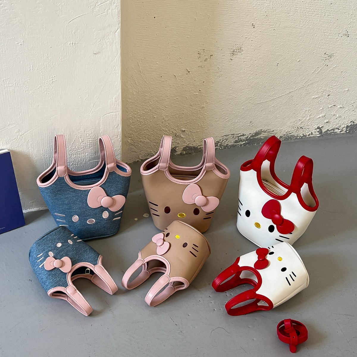 Korean-style cute and unique Hello Kitty hand-held bucket bag, new Japanese-style simple and versatile shoulder and crossbody bag