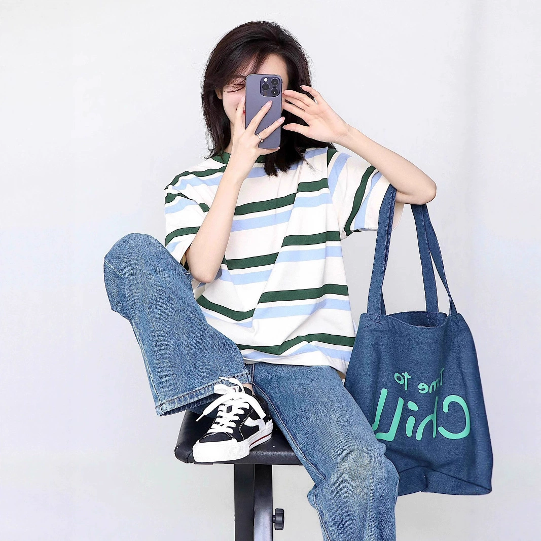 Летняя свободная футболка большого размера в полоску в стиле ретро с короткими рукавами на правое плечо, женская универсальная повседневная футболка с половиной рукавов, уменьшающая возраст