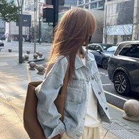 Модная женская джинсовая куртка из стираного хлопка в европейском стиле в стиле ретро, весенне-осенняя тонкая корейская версия, свободная короткая рубашка с длинными рукавами.