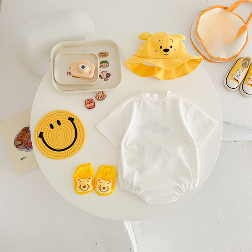 Diaper set for babies and toddlers aged 0-2 years, featuring cartoon-style 3D foot shapes, unisex crawling suit set of three items