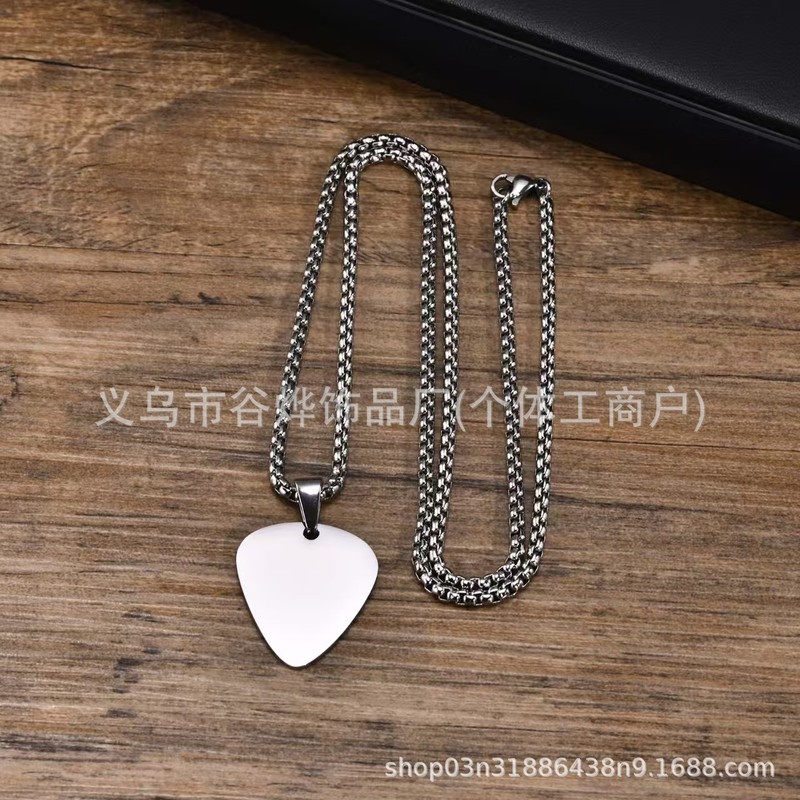 クロスボーダーステンレススチールライトギターピックペンダントブラックネックレスチタンスチールジュエリーパーソナライズされたファッショナブルな軽くて絶妙な|undefined