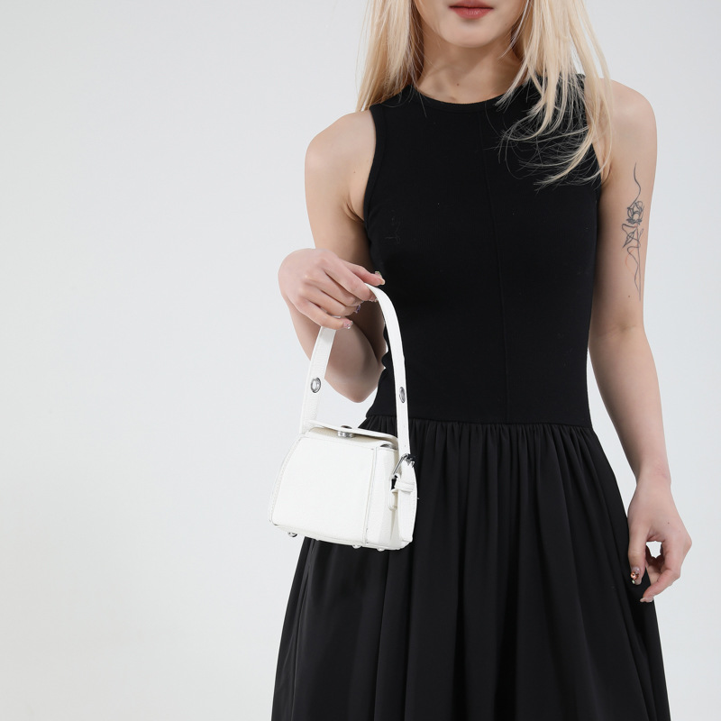 Bolso de diseño de nicho 2025 verano nuevo bolso femenino simple patrón de lichi bolso de hombro mini bolso de mensajero de moda