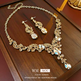 耳环;项链;手链