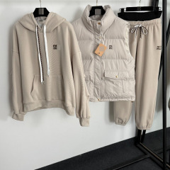 25新款保暖三件套装立体logo皮标棉服马甲外套+加绒卫衣+束脚长裤