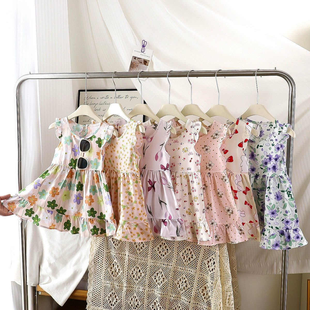 Детское хлопковое шелковое платье-юбка летнее тонкое А-силуэта для девочек с цветочным принтом и летящими рукавами, модное платье принцессы, оптом