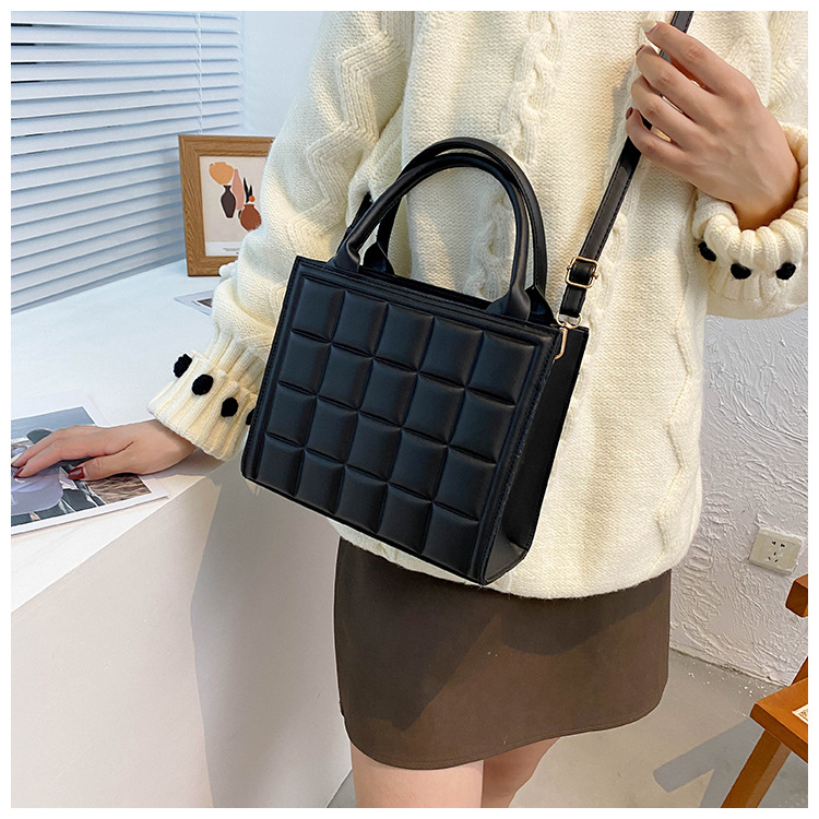 Small Pu Leather European And American Retro Square Bag display picture 3