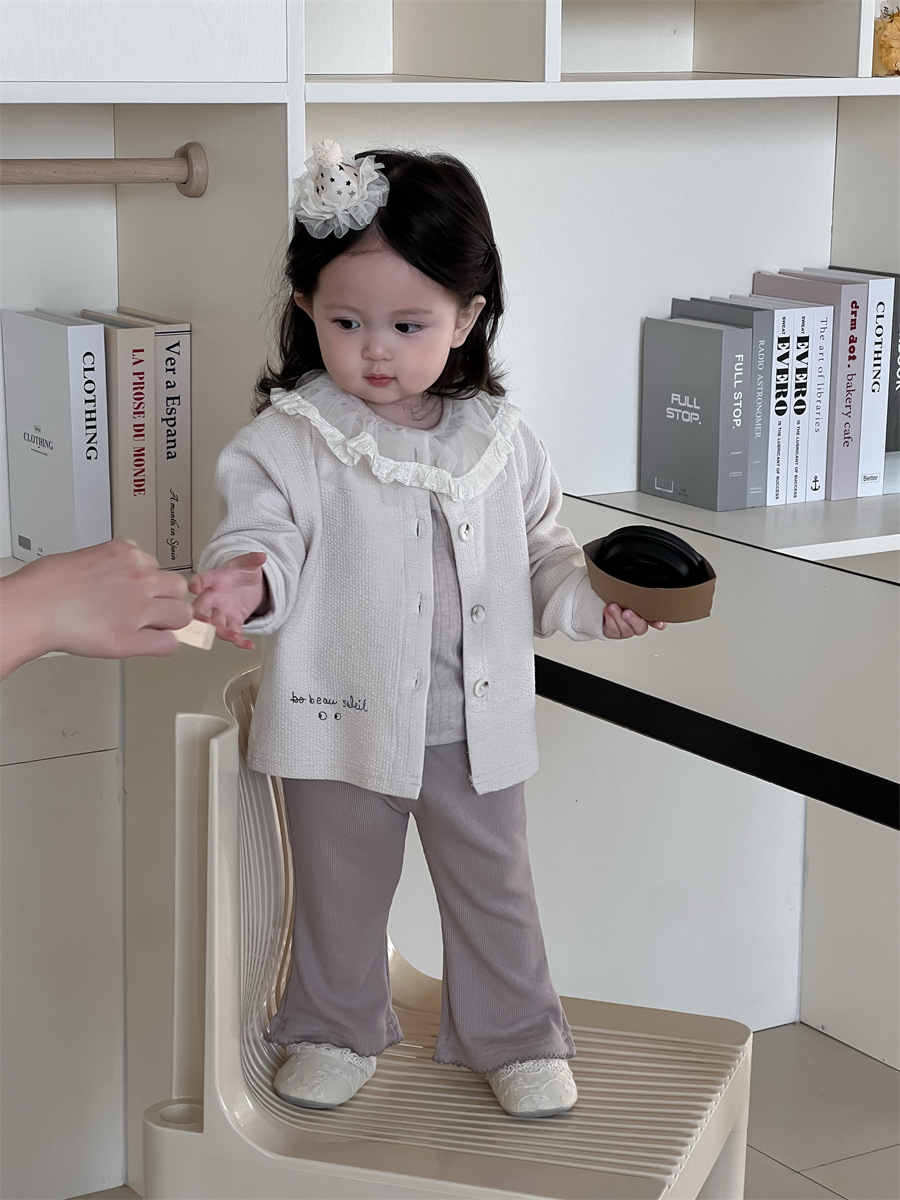 Ropa de bebé de otoño 2025 nueva ropa infantil coreana de niñas camiseta de muñeca de encaje de solapa grande conjunto de ropa infantil