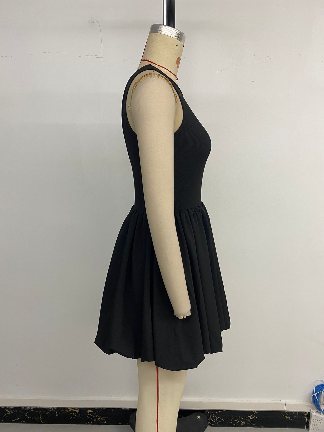Sweet Bud All Matching Sleeveless Slim Slimming Solid Color Dress