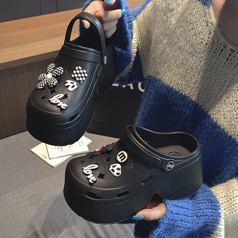 卸売りの新型の厚い底の穴の靴の女性の滑り止めの砂浜は高くなります。|undefined