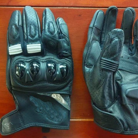 V2 motorcycle riding gloves, designed for riders, offer protection against falls, provide a non-slip grip, are durable, allow for touchscreen use, and are breathable, full-finger motorcycle gloves, available for wholesale