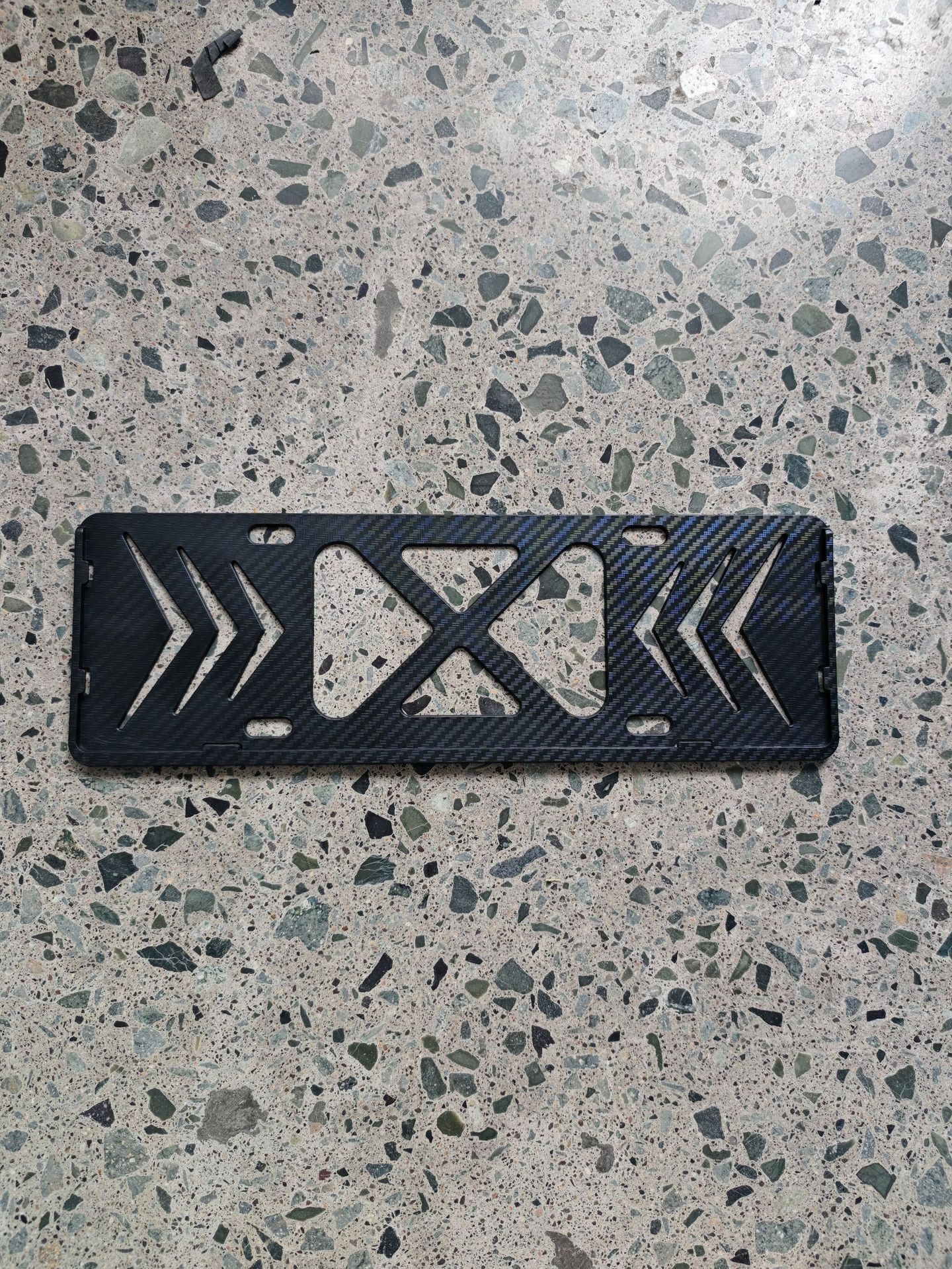 New Energy Vehicle Frameless License Plate Frame with Carbon Fiber Texture, Does Not Block the Camera, Specifically Designed for Anti-Theft Modification