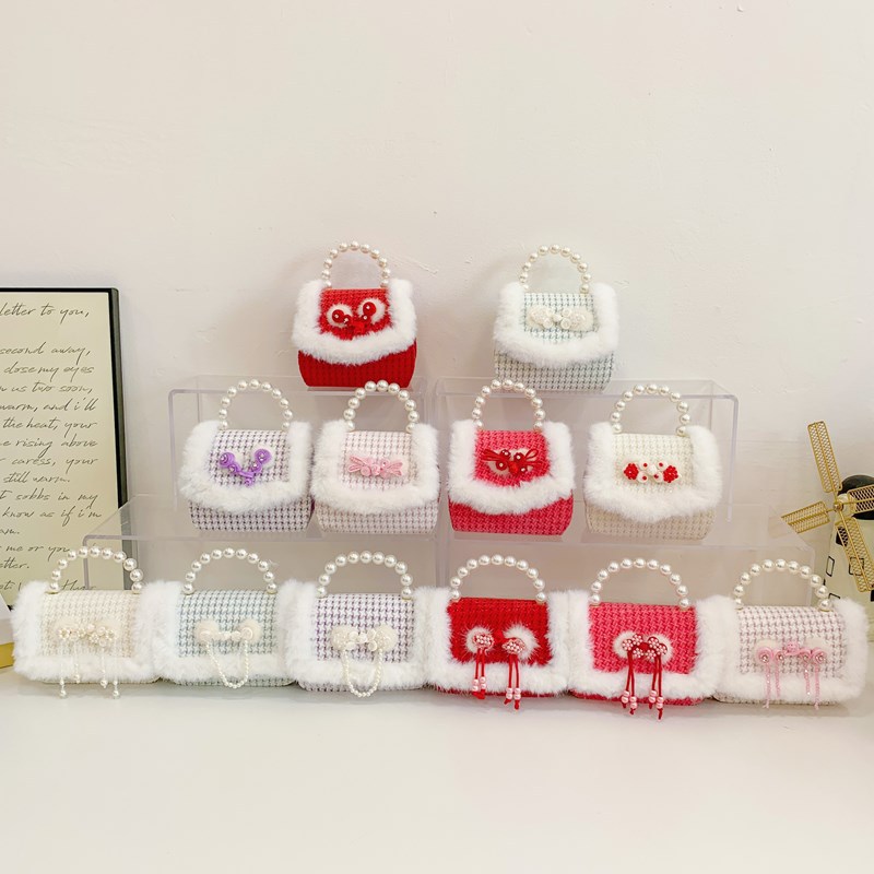 2025 bolsos de Año Nuevo para niños bolsos de perlas princesa de estilo cuadrado bolsos de hombro de cadenas de peluche niñas