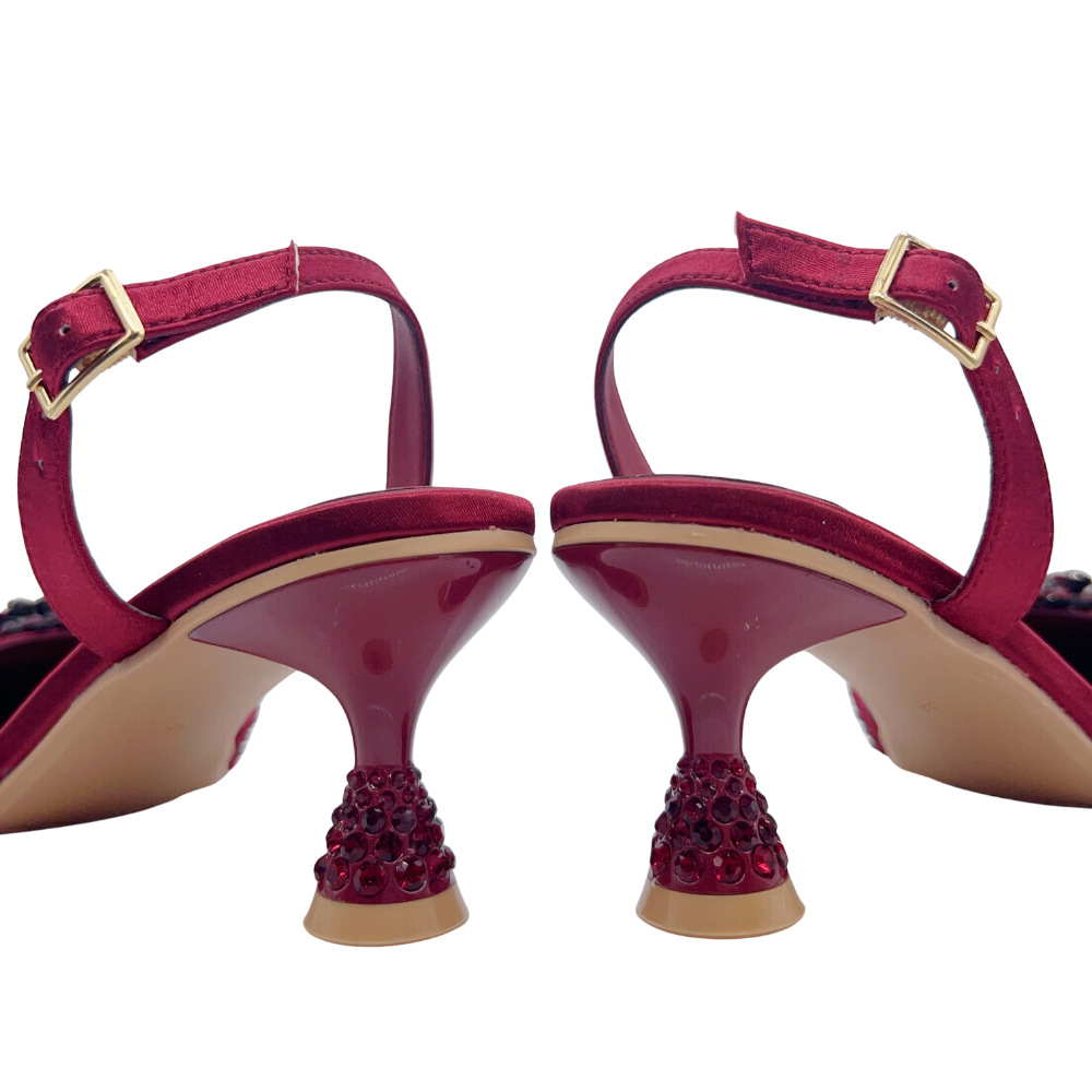 Zapatos de estilo italiano nuevas sandalias de tacón delgado banquete de boda diamante punta bolso de zapatos de mujer