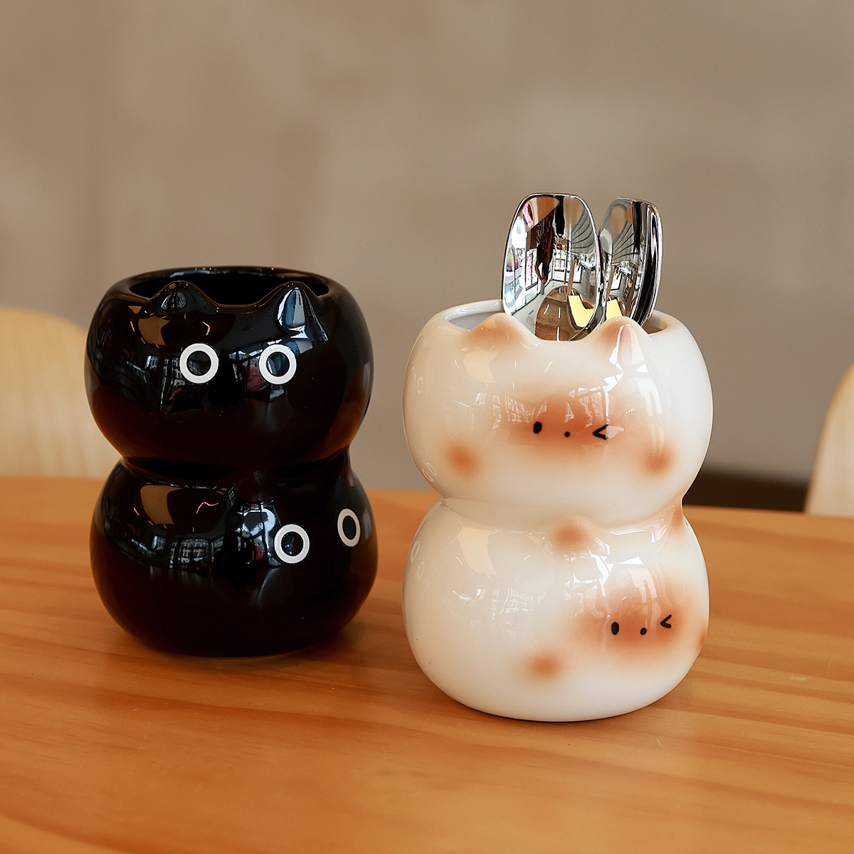 Lindo gato siamés tubo de palillos de cerámica tubo de almacenamiento de drenaje de encimera de cocina doméstica cubo de almacenamiento de cuchara de palillos de alto valor