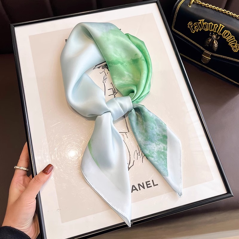 Bufanda de seda a rayas en blanco y negro para mujer primavera y otoño con una pequeña camisa cuadrada protector de cuello babero profesional bufanda de gasa fina