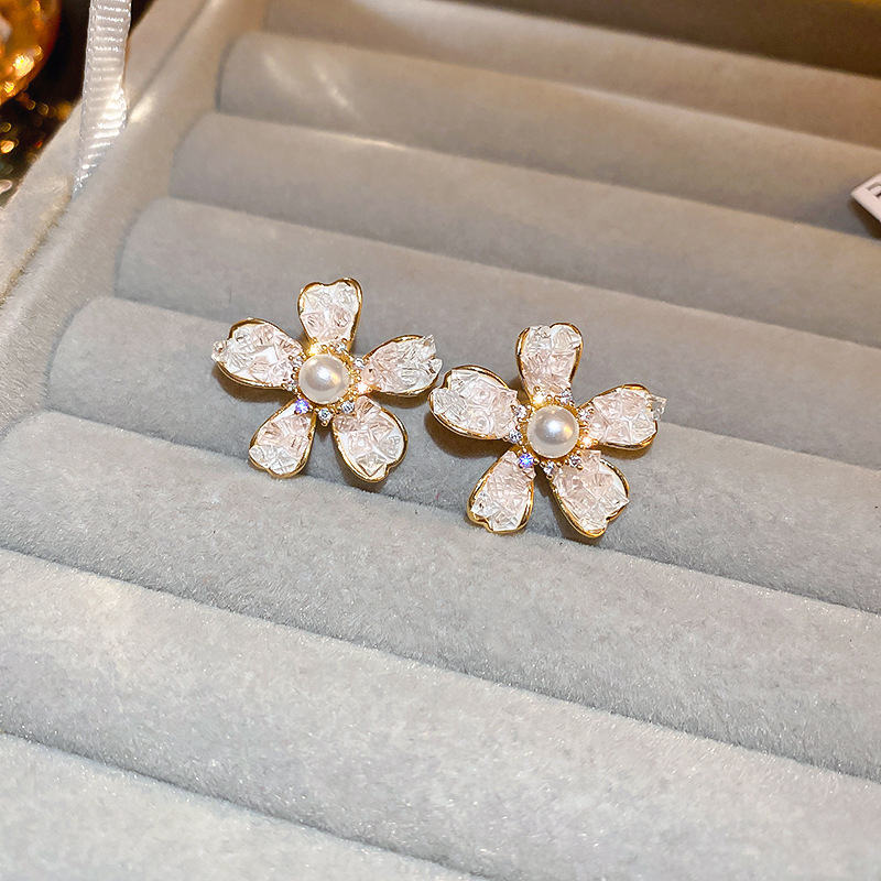1 Pair Sweet Flower Artificial Crystal Ear Studs display picture 13