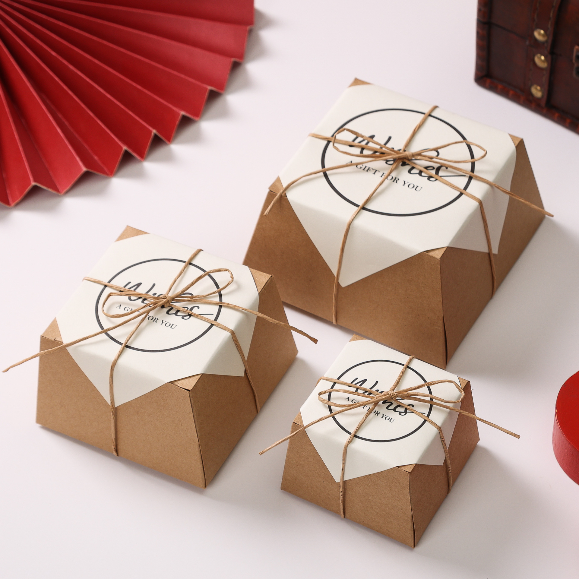 레트로 유럽 스타일의 간단한 크래프트 종이 사각형 기념품 결혼식 사탕 상자 결혼식 하이 엔드 웨딩 크리 에이 티브 상자
