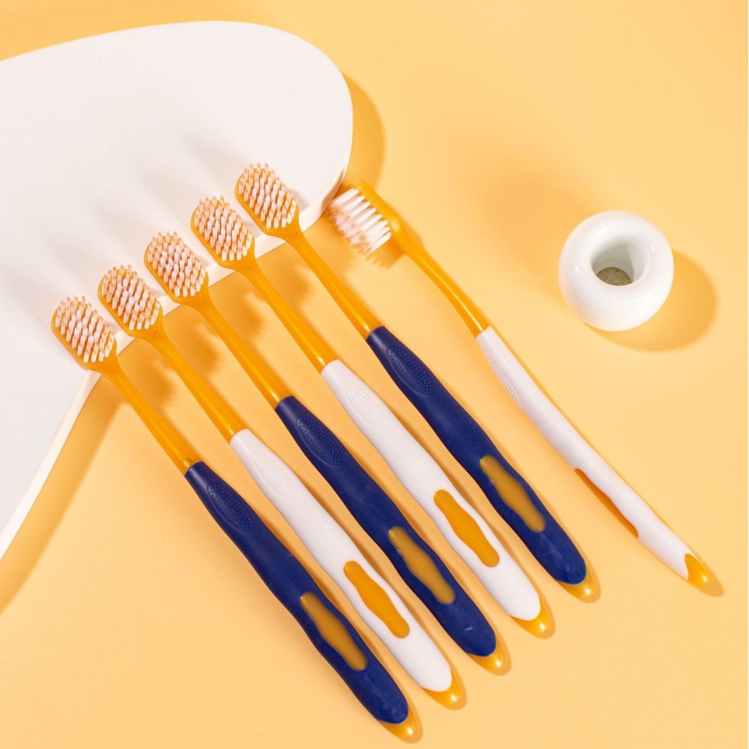 Sam supermercado con el mismo cepillo de dientes de cabello suave de alta calidad para adultos 6 paquetes de cepillo de dientes de encías de cabeza ancha fabricantes