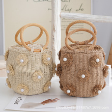 厂家直供跨境款手工编织女士手拎包花朵珍珠水桶包圆形手环纸编包