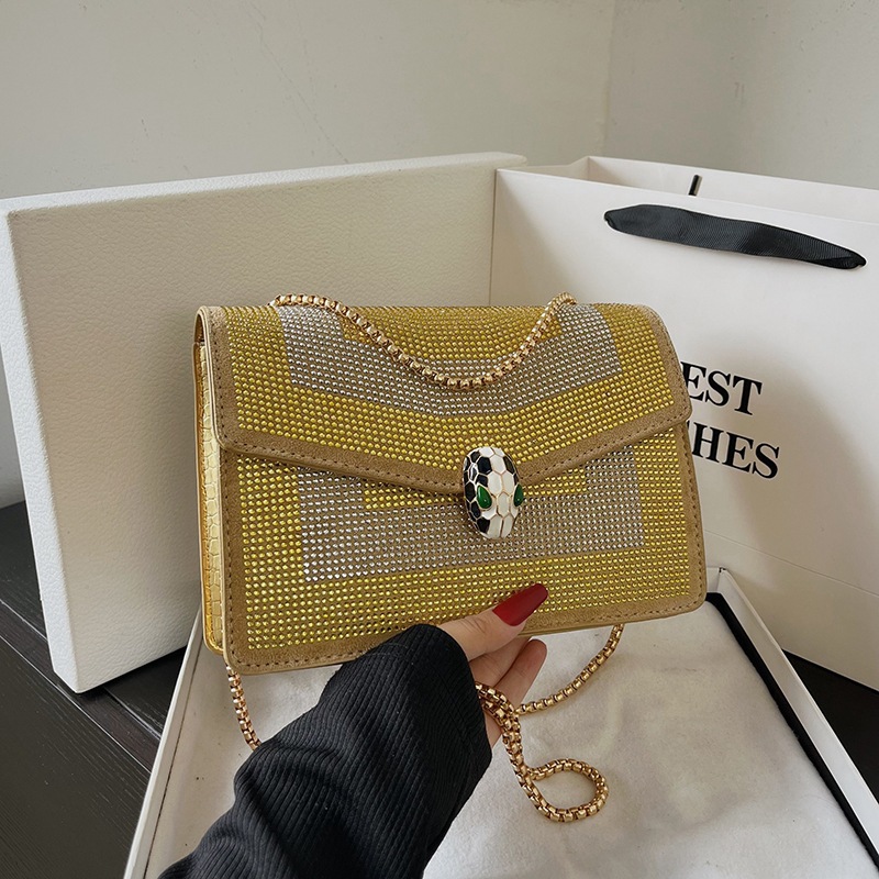 Bolso cuadrado pequeño de diamantes de imitación de color de moda transfronteriza 2023 otoño nuevo estilo cadena de aire occidental mensajero de un solo hombro mochila pequeña simple