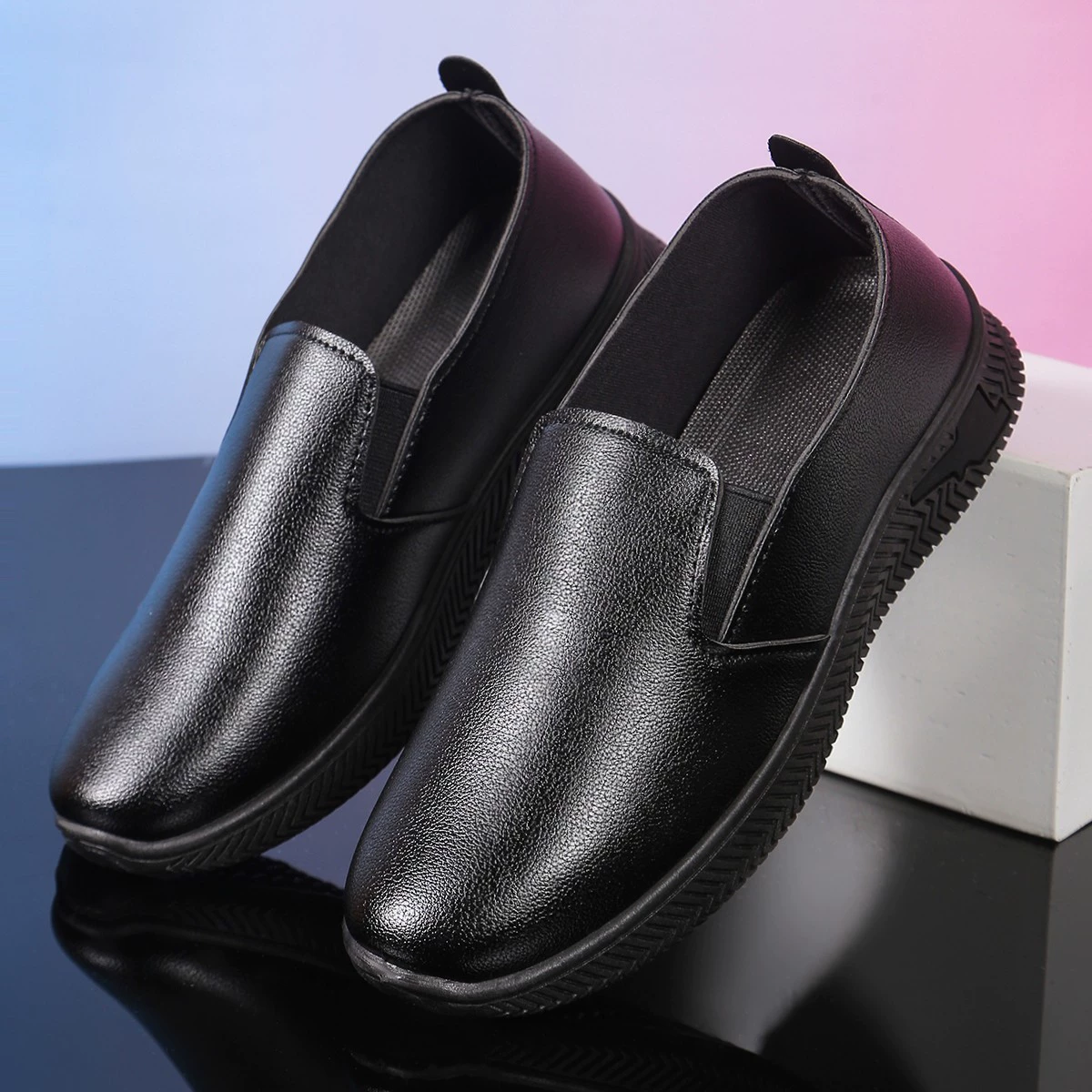 Кожаная обувь для пожилых людей среднего возраста 2024 весной мягкая подошва удобная обувь для мамы повседневная плоская рабочая обувь