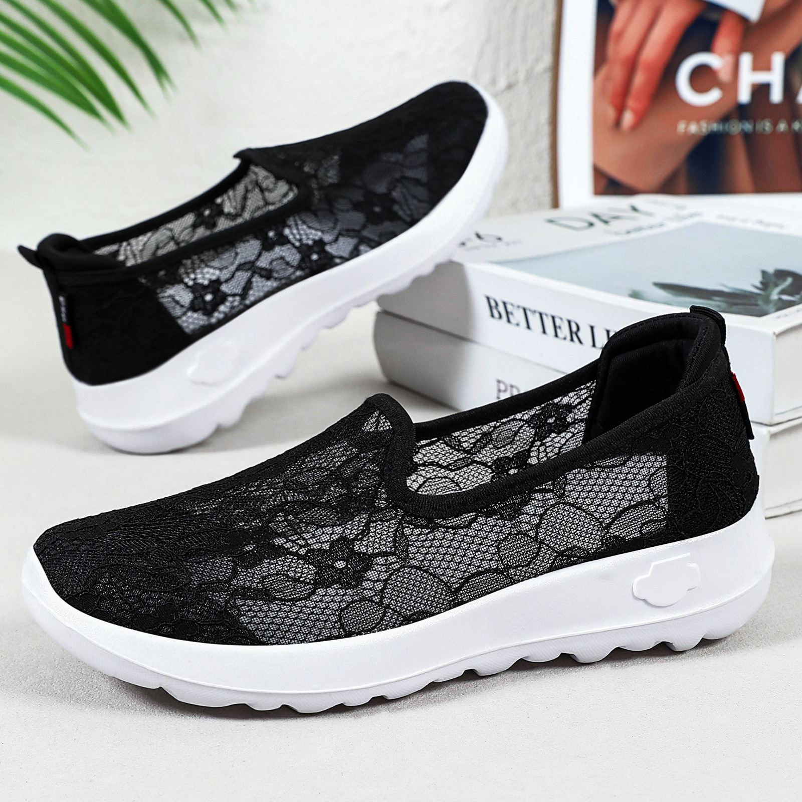 Zapatos de mujer de verano nuevos zapatos casuales de encaje de malla transpirable zapatos de madre ligeros con suela suave y cómodos zapatos para personas mayores zapatos de caminar