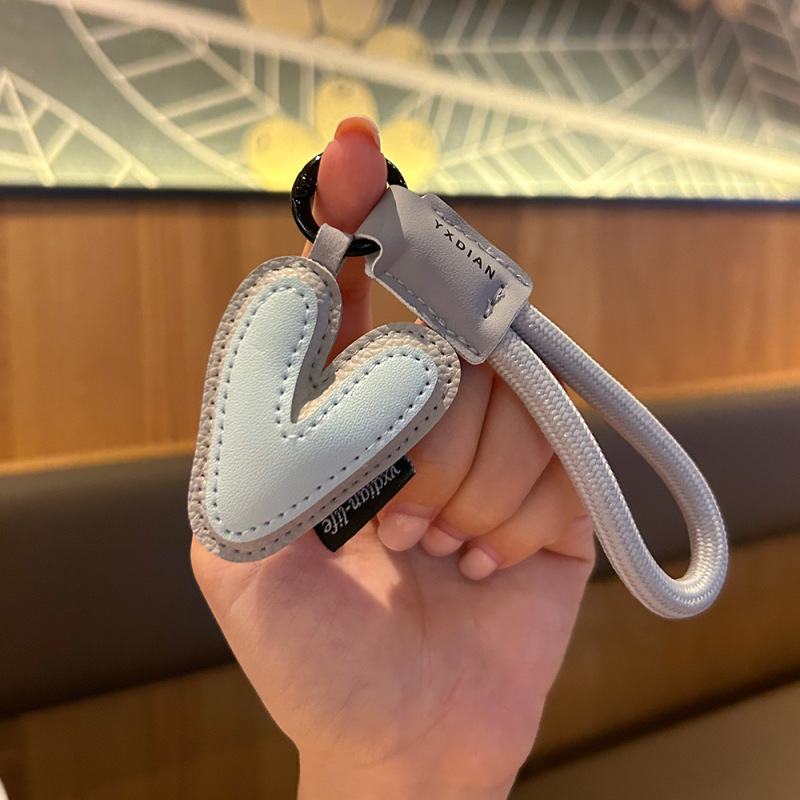 クリエイティブレザー 26 英字キーホルダー絶妙なレザーシンプルなカップルバッグペンダント小さなギフト|undefined