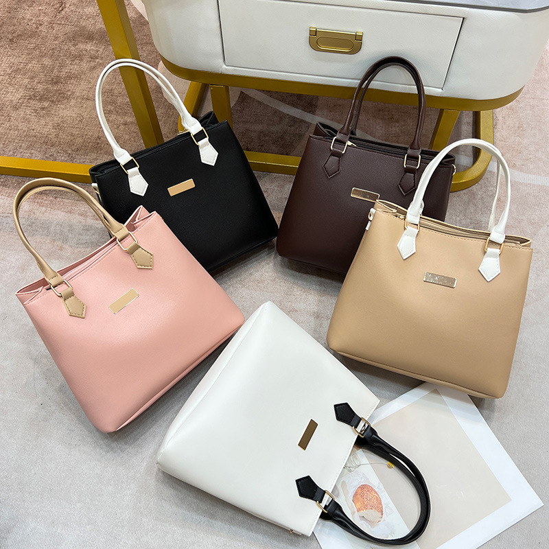Women's Medium Pu Leather Solid Color Elegant Classic Style Zipper Crossbody Bag display picture 15