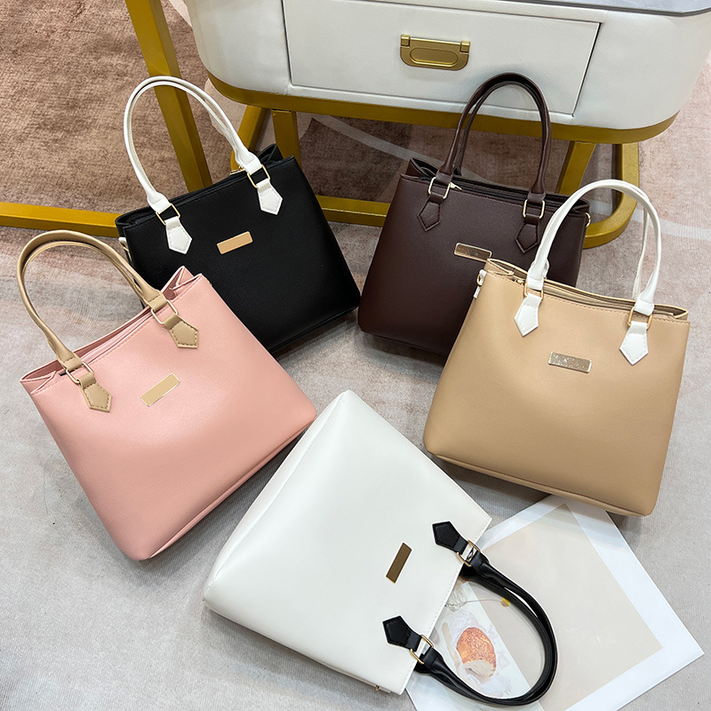 Femmes Moyen Faux Cuir Couleur Unie Élégant Style Classique Fermeture Éclair Sac Bandoulière display picture 15