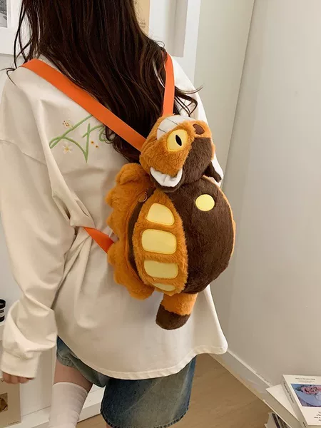 Small-scale wholesale of Totoro bus plush dolls, cartoon backpacks, cute gifts for girls, street fashion