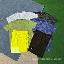 速干透气运动套装短袖短裤版型合身不紧绷适合日常锻炼和户外健身