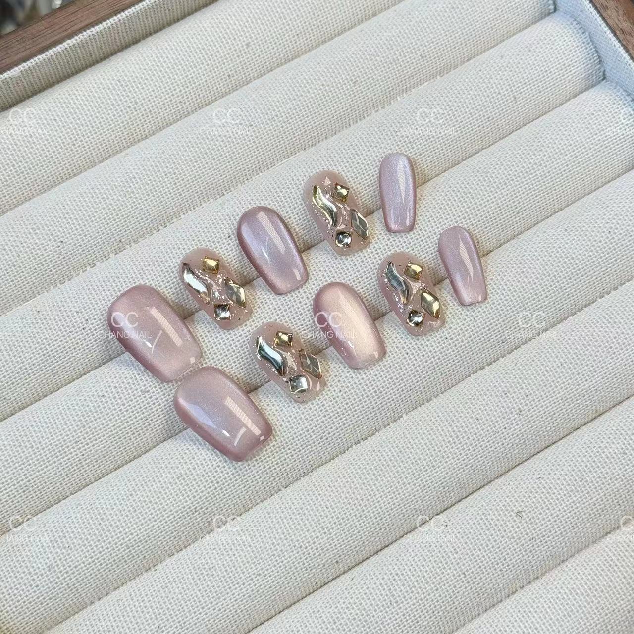 Yiyi Dance [Rosa Dai Zhaoxia] Armadura de vestir hecha a mano Lindo ojo de gato Color Parche desmontable Arte de uñas