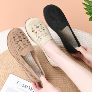 2025 New Spring and Summer Slip-on Mom Shoes Flying Mesh Lightweight Breathable Flat Shoes Old Beijing Cloth Shoes Women's Shoes