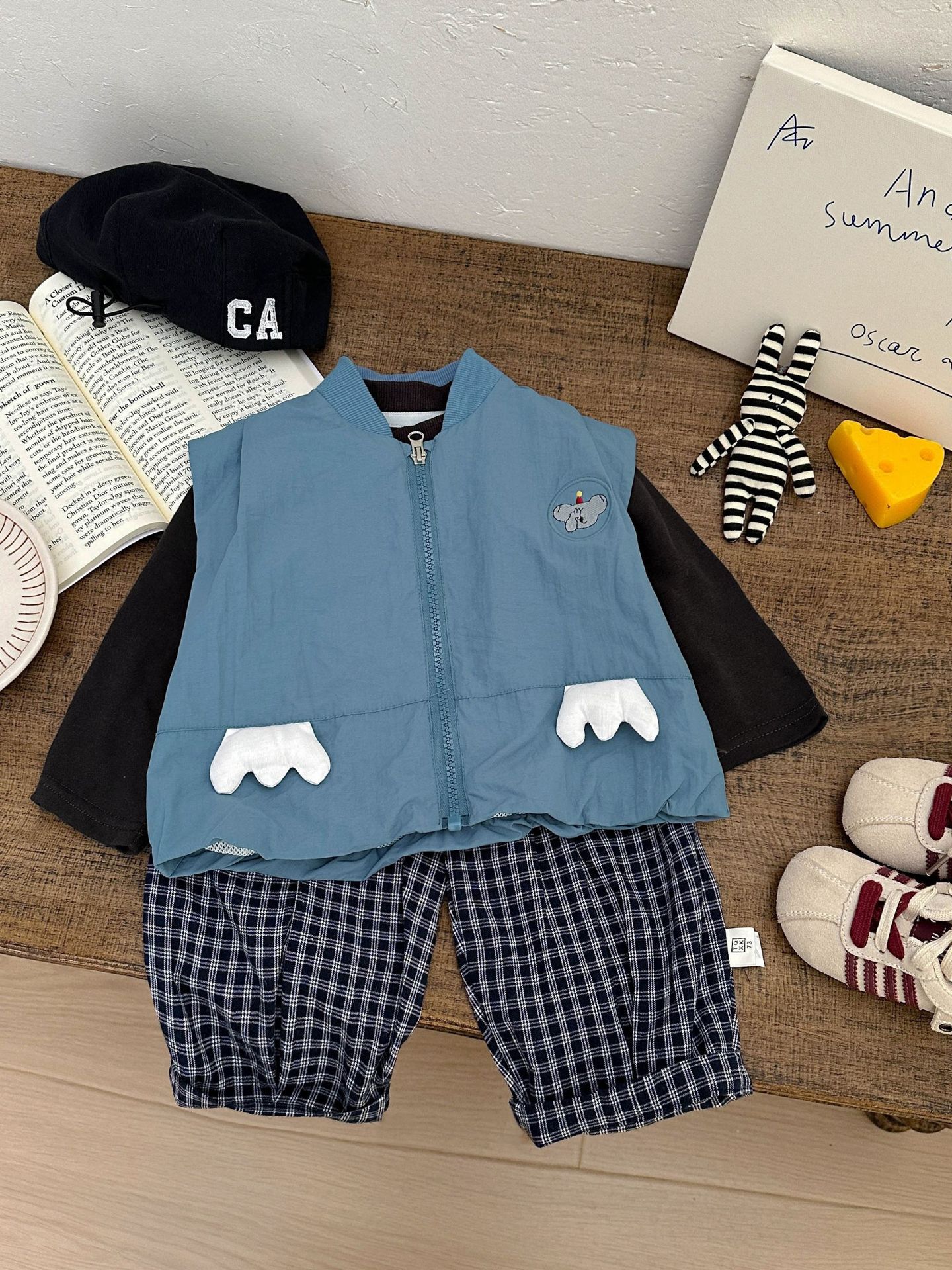 Primavera coreana 2026 nuevo chaleco guapo vestido de bebé sin mangas chaqueta de otoño ropa de bebé hombro