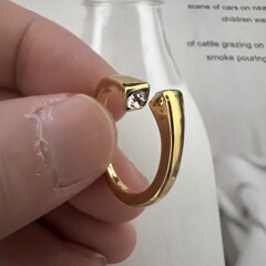 Elegant and Minimalist European and American Style Intersecting Square Zirconia Ring, Cool and Unconventional Square Diamond Ring, Atmospheric Accessory