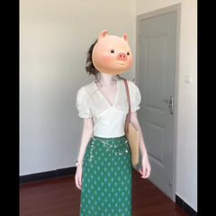 超見栄えの良いフランスのユニークで美しいVネックパフスリーブシャツレディース夏新作グリーン花柄スカートスーツ